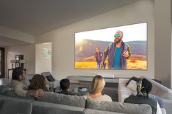 Epson EH-LS800W 3LCD 4K PRO-UHD -lähilaserprojektori, valkoinen+ Epson ELPSC36 Laser TV screen -kiinteä 100" valkokangas