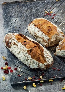 Fazer Leipurit Cashew-karpalociabatta 380g